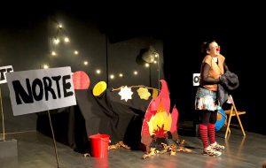 Aida Cobos actriz Málaga en el papel de Florita Chico canta una canción solsticiera en el cuento animado del solsticio de invierno